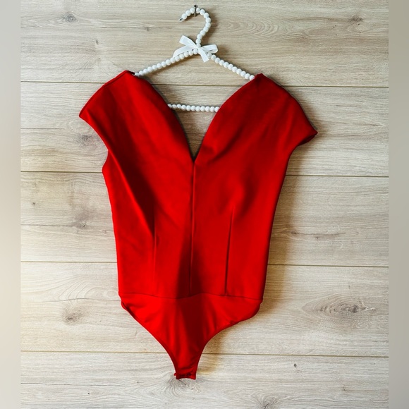 Express Red Off-Shoulder V-Neck Crop Top - Picture 2 of 10